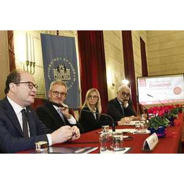 Il vicegovernatore Mario Anzil interviene nell'Aula Magna dell'Ateneo triestino - Il vicegovernatore Mario Anzil interviene nell'Aula Magna dell'Ateneo triestino
