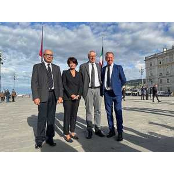 Il presidente del Cr Fvg, Mauro Bordin, con il consigliere Michele Lobianco e gli assessori regionali Alessia Rosolen e Fabio Scoccimarro (ultimo a destra) - Il presidente del Cr Fvg, Mauro Bordin, con il consigliere Michele Lobianco e gli assessori regionali Alessia Rosolen e Fabio Scoccimarro (ultimo a destra)