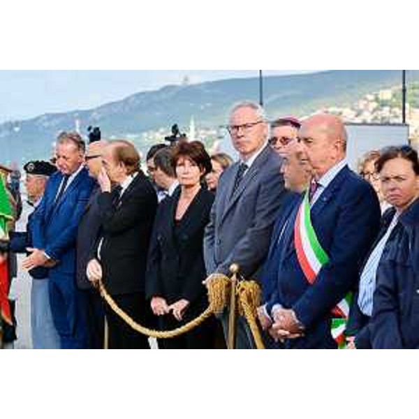 Il presidente Mauro Bordin tra l'assessore regionale Alessia Rosolen, il prefetto Pietro Signoriello e il sindaco Roberto Dipiazza - Il presidente Mauro Bordin tra l'assessore regionale Alessia Rosolen, il prefetto Pietro Signoriello e il sindaco Roberto Dipiazza