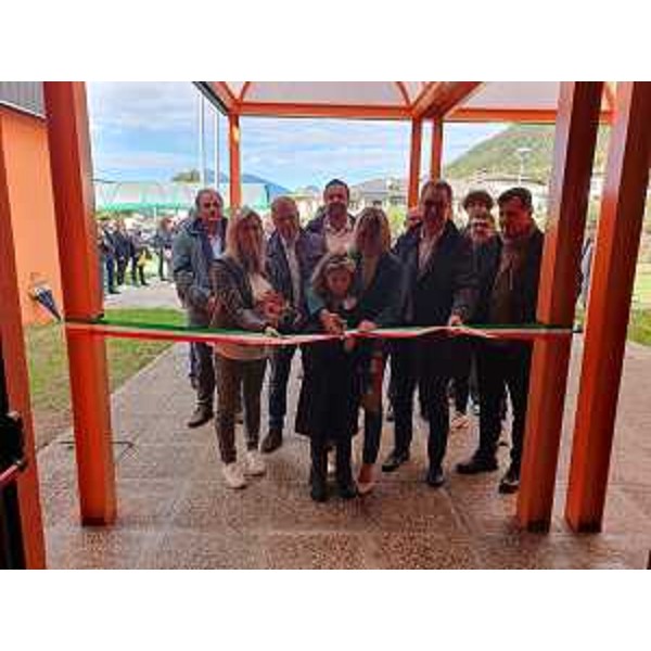 L'assessore Cristina Amirante partecipa al taglio del nastro della rinnovata scuola primaria di Magnano in Riviera - L'assessore Cristina Amirante partecipa al taglio del nastro della rinnovata scuola primaria di Magnano in Riviera