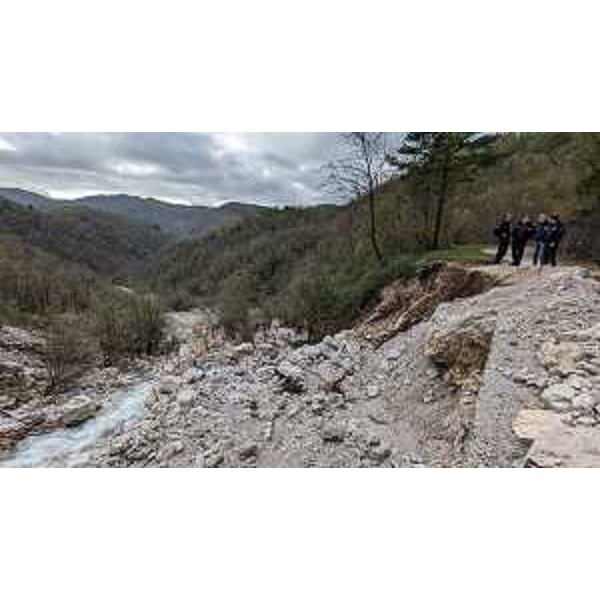 L'assessore regionale con delega alla Protezione civile Riccardo Riccardi nei sopralluoghi odierni dopo il maltempo di ieri - L'assessore regionale con delega alla Protezione civile Riccardo Riccardi nei sopralluoghi odierni dopo il maltempo di ieri