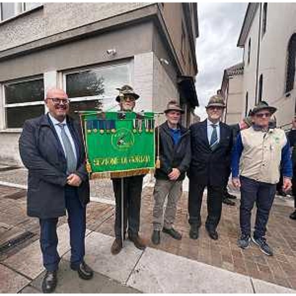 L'assessore regionale Callari alla cerimonia per il centenario della sezione Ana di Gorizia in piazza Vittoria a Gorizia - L'assessore regionale Callari alla cerimonia per il centenario della sezione Ana di Gorizia in piazza Vittoria a Gorizia