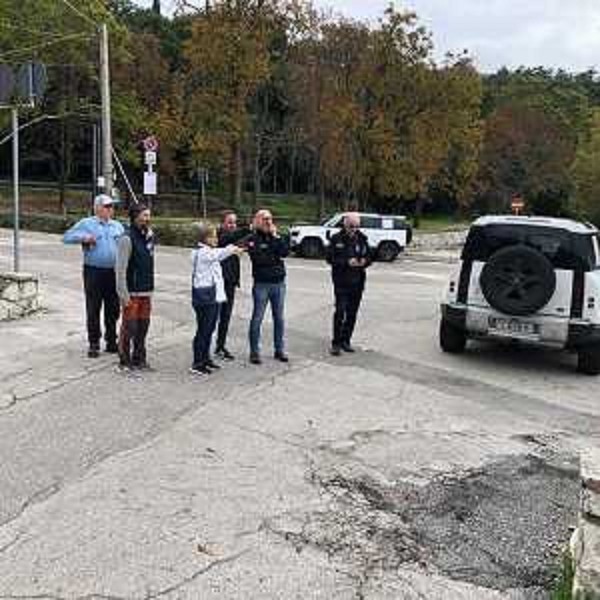 L'assessore regionale Riccardo Riccardi (secondo da sinistra) con, tra gli altri, il sindaco di Duino Aurisina Igor Gabrovec (terzo da sinistra) - L'assessore regionale Riccardo Riccardi (secondo da sinistra) con, tra gli altri, il sindaco di Duino Aurisina Igor Gabrovec (terzo da sinistra)