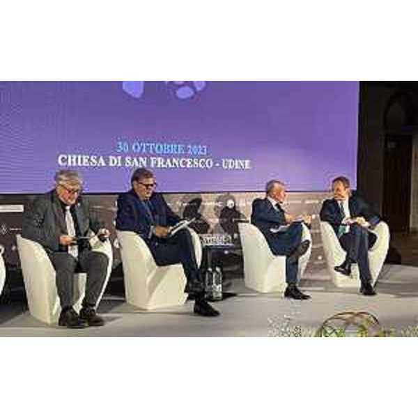 Il governatore del Friuli Venezia Giulia, Massimiliano Fedriga, alla presentazione delle trenta eccellenze di Confcommercio Udine - Il governatore del Friuli Venezia Giulia, Massimiliano Fedriga, alla presentazione delle trenta eccellenze di Confcommercio Udine