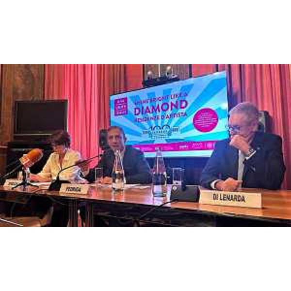 Il governatore Massimiliano Fedriga nel corso del suo intervento. A fianco a lui l'assessore regionale Alessia Rosolen e il rettore di UniTs Roberto Di Lenarda - Il governatore Massimiliano Fedriga nel corso del suo intervento. A fianco a lui l'assessore regionale Alessia Rosolen e il rettore di UniTs Roberto Di Lenarda