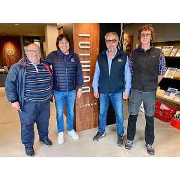 L'assessore Bini con i titolari della Domini Legnami. - L'assessore Bini con i titolari della Domini Legnami.