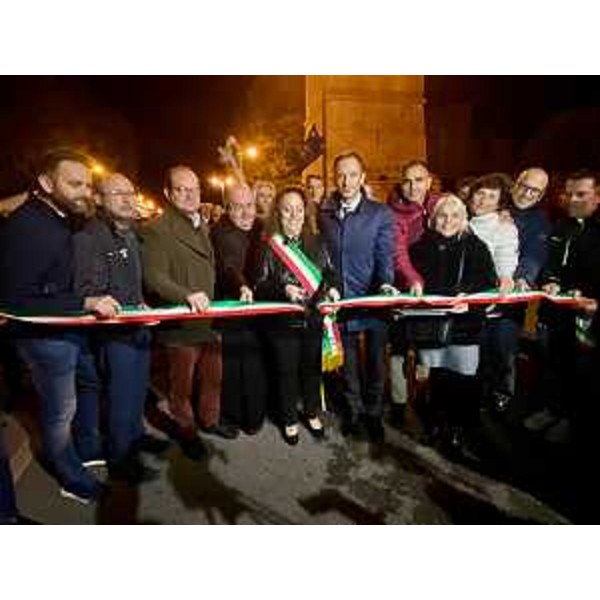 Taglio del nastro con il governatore Massimiliano Fedriga e il vicegovernatore Mario Anzil (terzo da sinistra nella foto) - Taglio del nastro con il governatore Massimiliano Fedriga e il vicegovernatore Mario Anzil (terzo da sinistra nella foto)