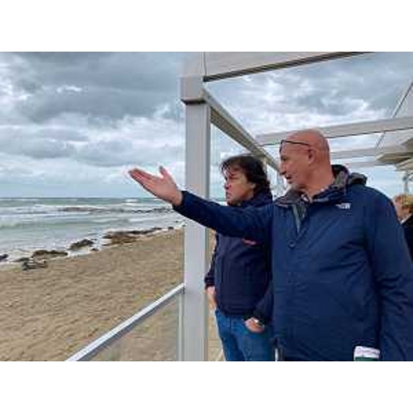 L'assessore Sergio Emidio Bini durante il sopralluogo a Lignano Sabbiadoro per monitorare i danni del maltempo - L'assessore Sergio Emidio Bini durante il sopralluogo a Lignano Sabbiadoro per monitorare i danni del maltempo