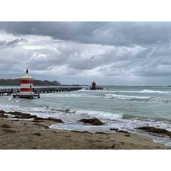 La zona del Faro Rosso a Sabbiadoro dove i danni da erosione sono piuttosto pesanti. - La zona del Faro Rosso a Sabbiadoro dove i danni da erosione sono piuttosto pesanti.