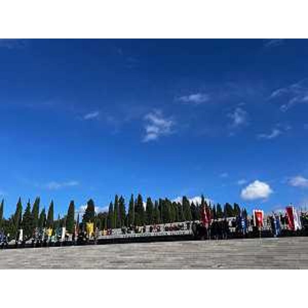 I labari schierati sul colle del Sacrario - I labari schierati sul colle del Sacrario