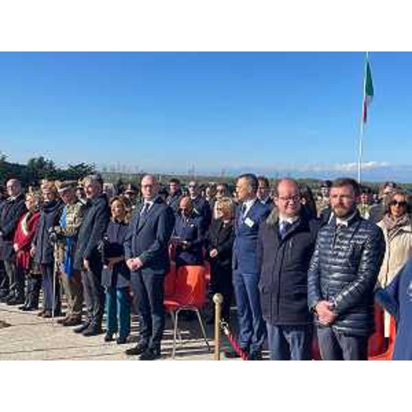 Le autorità schierate al Sacrario - Le autorità schierate al Sacrario