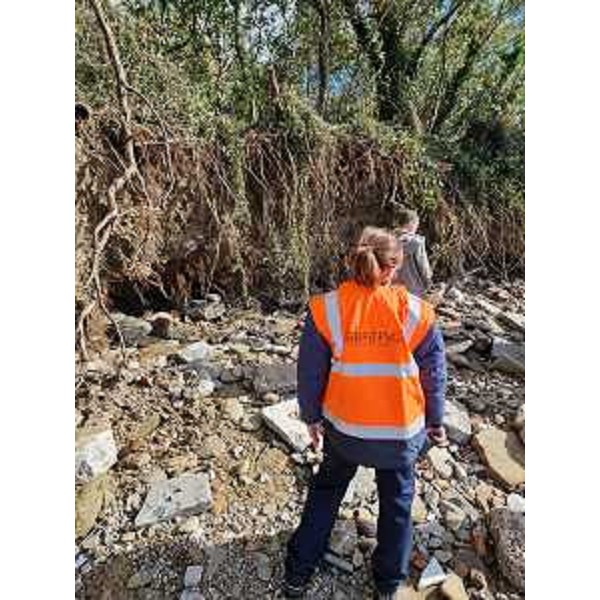 Tecnici Arpa in sopralluogo al terrapieno di Barcola - Tecnici Arpa in sopralluogo al terrapieno di Barcola