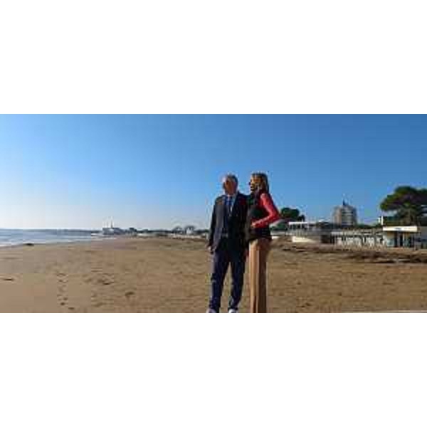 Bordin e Giorgi nella spiaggia della "Pagoda" di Pineta - Bordin e Giorgi nella spiaggia della "Pagoda" di Pineta