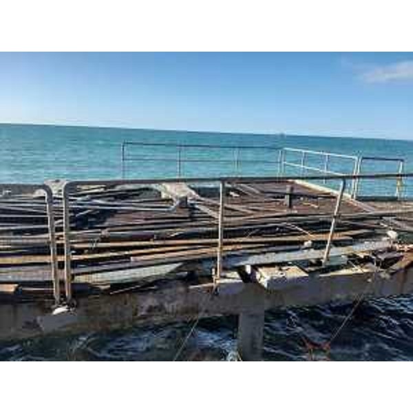 Uno stabilimento balneare muggesano divelto dalla forza delle onde e del libeccio - Uno stabilimento balneare muggesano divelto dalla forza delle onde e del libeccio