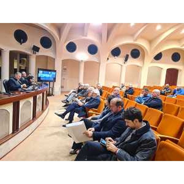 L'assessore alla difesa dell'Ambiente Fabio Scoccimarro a Pordenone illustra i sindaci la proposta di investimenti per il Consorzio Cellina-Meduna - L'assessore alla difesa dell'Ambiente Fabio Scoccimarro a Pordenone illustra i sindaci la proposta di investimenti per il Consorzio Cellina-Meduna