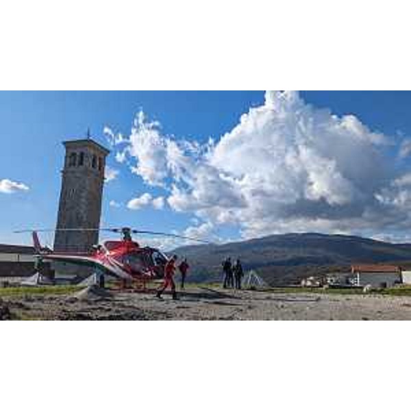 L'atterraggio dell'elicottero a Frisanco - L'atterraggio dell'elicottero a Frisanco