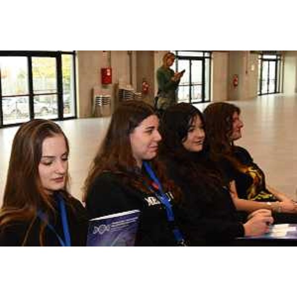 Tanti giovani presenti all'evento internazionale "Promuovere linnovazione nelle Scienze della Vita - Friuli Venezia Giulia, The place to be". - Tanti giovani presenti all'evento internazionale "Promuovere linnovazione nelle Scienze della Vita - Friuli Venezia Giulia, The place to be".