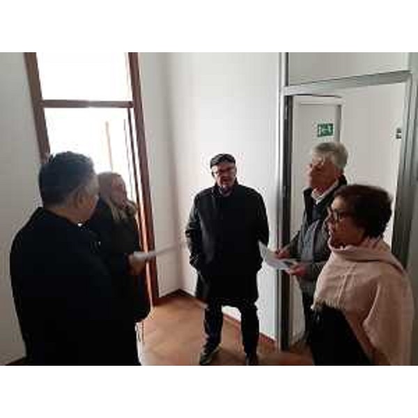 L'assessore regionale al Patrimonio Sebastiano Callari (al centro della foto) durante il sopralluogo all'immobile pubblico di Tolmezzo - L'assessore regionale al Patrimonio Sebastiano Callari (al centro della foto) durante il sopralluogo all'immobile pubblico di Tolmezzo