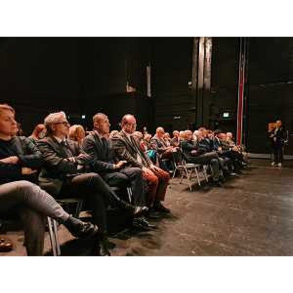 Il pubblico di addetti ai lavori durante la presentazione di una ricerca sul Teatro Verdi di Pordenone dove è intervenuto anche il vicegovernatore con delega alla Cultura Mario Anzil - Il pubblico di addetti ai lavori durante la presentazione di una ricerca sul Teatro Verdi di Pordenone dove è intervenuto anche il vicegovernatore con delega alla Cultura Mario Anzil