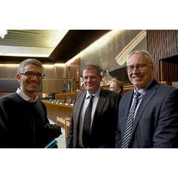 L'assessore Fvg alle Autonomie locali, Pierpaolo Roberti, il consigliere Marko Pisani, il presidente del Consiglio regionale, Mauro Bordin - L'assessore Fvg alle Autonomie locali, Pierpaolo Roberti, il consigliere Marko Pisani, il presidente del Consiglio regionale, Mauro Bordin