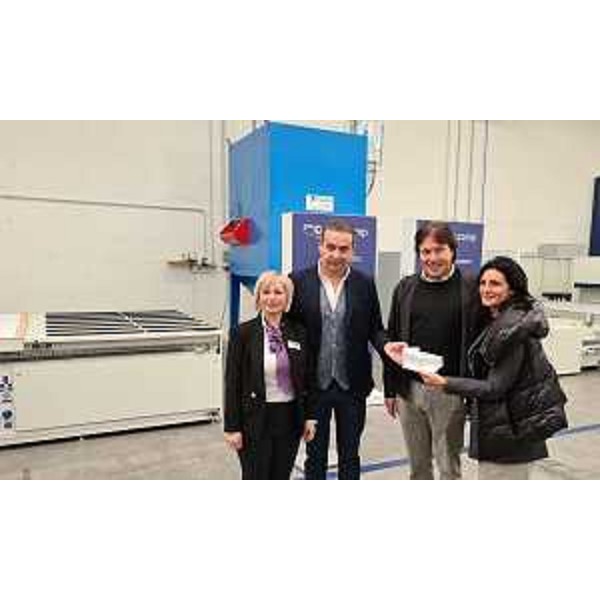 L'assessore regionale Sergio Emidio Bini al centro, con i rappresentanti della Cms Nordest di Fontanafreddas (alla destra dell'assessore) e il viceministro all'Ambiente e alla Sicurezza energetica Vannia Gava - L'assessore regionale Sergio Emidio Bini al centro, con i rappresentanti della Cms Nordest di Fontanafreddas (alla destra dell'assessore) e il viceministro all'Ambiente e alla Sicurezza energetica Vannia Gava