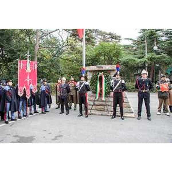 L'assessore Scoccimarro alla cerimonia che si è tenuta in largo Caduti di Nassiriya a Trieste in occasione della Giornata del ricordo dei Caduti militari e civili nelle missioni internazionali per la pace. - L'assessore Scoccimarro alla cerimonia che si è tenuta in largo Caduti di Nassiriya a Trieste in occasione della Giornata del ricordo dei Caduti militari e civili nelle missioni internazionali per la pace. 