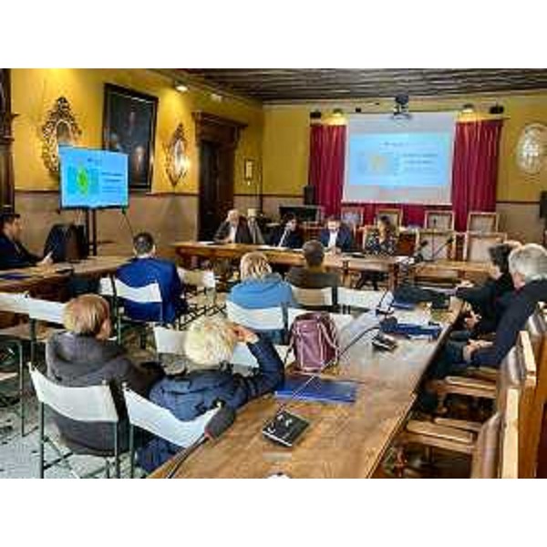 L'assessore regionale alle Attività produttive Sergio Emidio Bini in occasione dell'assemblea per l'avvio della fase esecutiva del distretto del commercio 'Terre Tagliamento'. - L'assessore regionale alle Attività produttive Sergio Emidio Bini in occasione dell'assemblea per l'avvio della fase esecutiva del distretto del commercio 'Terre Tagliamento'.