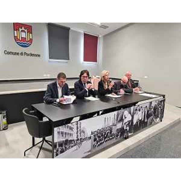 L'assessore regionale Sergio Emidio Bini ha partecipato al Tavolo del Turismo di Pordenone voluto dal Comune con tutti gli stakeholder del Friuli occidentale - L'assessore regionale Sergio Emidio Bini ha partecipato al Tavolo del Turismo di Pordenone voluto dal Comune con tutti gli stakeholder del Friuli occidentale
