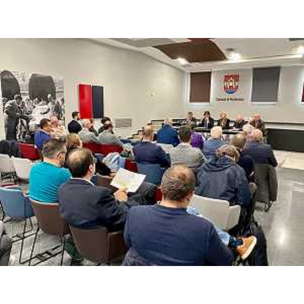 Il partecipanti al Tavolo del Turismo di Pordenone nella sala Missinato del Comune - Il partecipanti al Tavolo del Turismo di Pordenone nella sala Missinato del Comune