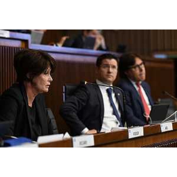 L'assessore Alessia Rosolen accanto a Maurmair e all'assessore Sergio Emidio Bini - L'assessore Alessia Rosolen accanto a Maurmair e all'assessore Sergio Emidio Bini