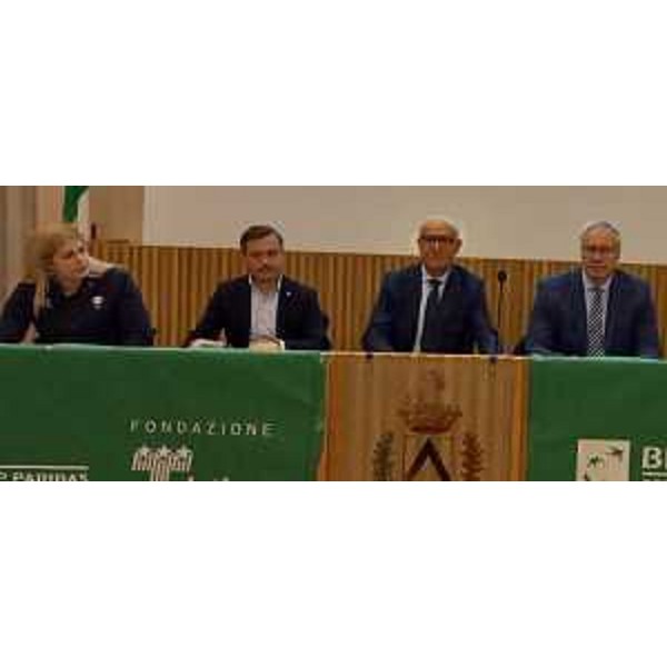 Il tavolo dei relatori: da sinistra l'atleta Giada Rossi,il vicesindaco di Udine Alessandro Venanzi, il direttore Bnl Stefano Manfrone, il presidente del Cr Fvg Mauro Bordin - Il tavolo dei relatori: da sinistra l'atleta Giada Rossi,il vicesindaco di Udine Alessandro Venanzi, il direttore Bnl Stefano Manfrone, il presidente del Cr Fvg Mauro Bordin 