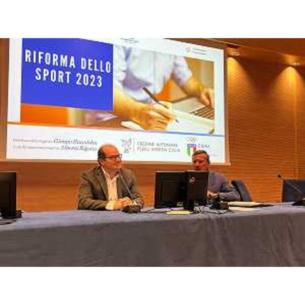 Il vicegovernatore con delega allo Sport, Mario Anzil alla presentazione dello sportello informativo gratuito per le moderne Asd per Udine e Pordenone assieme al presidente del Coni Fvg, Giorgio Brandolin. - Il vicegovernatore con delega allo Sport, Mario Anzil alla presentazione dello sportello informativo gratuito per le moderne Asd per Udine e Pordenone assieme al presidente del Coni Fvg, Giorgio Brandolin.