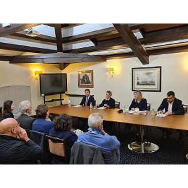 L'assessore Amirante all'incontro con vertici e associati Ance a Udine - L'assessore Amirante all'incontro con vertici e associati Ance a Udine