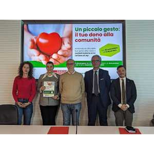 L'assessore Riccardo Riccardi alla presentazione dell'avvio raccolta fondi benefica di Aspiag Service - L'assessore Riccardo Riccardi alla presentazione dell'avvio raccolta fondi benefica di Aspiag Service