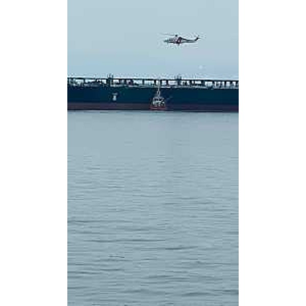 Una fase dell'esercitazione Namirs, nel Golfo di Trieste, volta a testare il sistema di prevenzione e intervento in caso di sversamenti di idrocarburi in mare - Una fase dell'esercitazione Namirs, nel Golfo di Trieste, volta a testare il sistema di prevenzione e intervento in caso di sversamenti di idrocarburi in mare