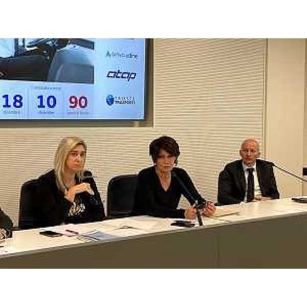 Gli assessori regionali al Lavoro, Alessia Rosolen, e alle Infrastrutture e Territorio, Cristina Amirante in occasione del recruiting day a Udine. - Gli assessori regionali al Lavoro, Alessia Rosolen, e alle Infrastrutture e Territorio, Cristina Amirante in occasione del recruiting day a Udine.