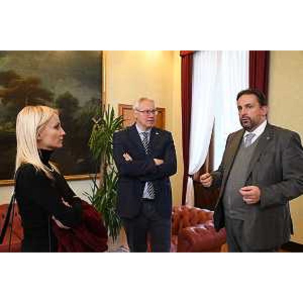 Da sx: Andrea Simonella, regista, Mauro Bordin, presidente del Consiglio Regionale del Fvg e il consigliere regionale Edy Morandini (Fp) - Da sx: Andrea Simonella, regista, Mauro Bordin, presidente del Consiglio Regionale del Fvg e il consigliere regionale Edy Morandini (Fp) 