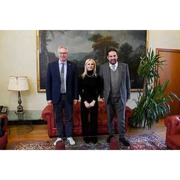 Il presidente del Cr, Mauro Bordin, la regista Andrea Simonella, il consigliere Edy Morandini - Il presidente del Cr, Mauro Bordin, la regista Andrea Simonella, il consigliere Edy Morandini