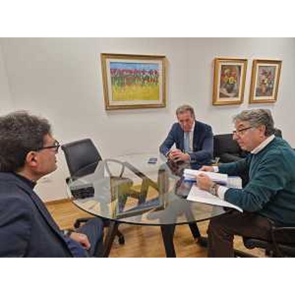 L'incontro dellassessore alla Difesa dellambiente Fabio Scoccimarro con il commissario di Grado Augusto Viola. - L'incontro dellassessore alla Difesa dellambiente Fabio Scoccimarro con il commissario di Grado Augusto Viola.