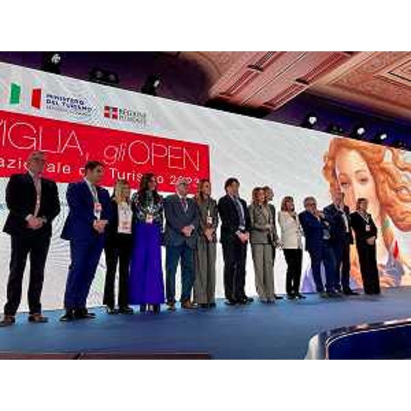 L'assessore regionale alle Attività produttive e Turismo, Sergio Emidio Bini, al Forum Internazionale del Turismo assieme ai suoi omologhi delle altre Regioni e al ministro del turismo Daniela Santanchè. - L'assessore regionale alle Attività produttive e Turismo, Sergio Emidio Bini, al Forum Internazionale del Turismo assieme ai suoi omologhi delle altre Regioni e al ministro del turismo Daniela Santanchè.