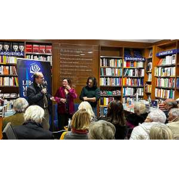 Il vicegovernatore del Friuli Venezia Giulia con delega alla Cultura e sport Mario Anzil alla presentazione del libro "Lombra del Tiepolo" di Alberto Frappa Rauceroy - Il vicegovernatore del Friuli Venezia Giulia con delega alla Cultura e sport Mario Anzil alla presentazione del libro "Lombra del Tiepolo" di Alberto Frappa Rauceroy