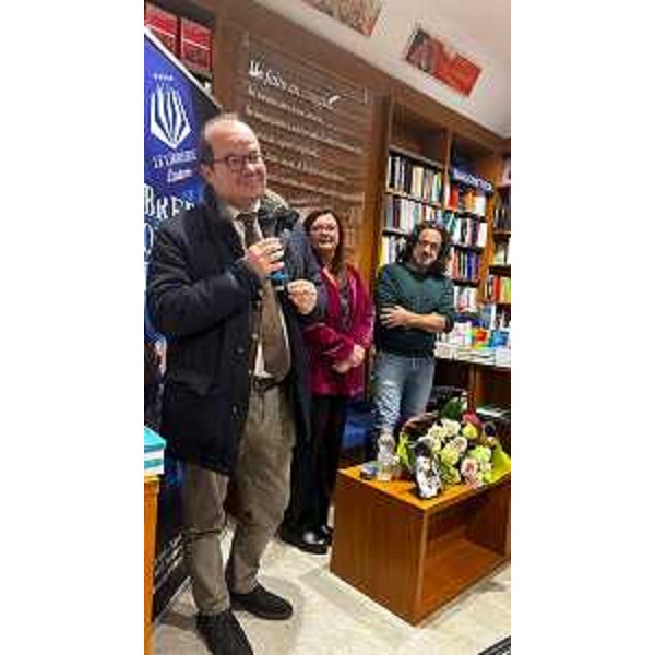 Il vicegovernatore del Friuli Venezia Giulia con delega alla Cultura e sport Mario Anzil alla presentazione del libro "Lombra del Tiepolo" di Alberto Frappa Rauceroy - Il vicegovernatore del Friuli Venezia Giulia con delega alla Cultura e sport Mario Anzil alla presentazione del libro "Lombra del Tiepolo" di Alberto Frappa Rauceroy