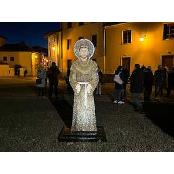 Una delle nuove figure realizzate per il presepe di mosaico. - Una delle nuove figure realizzate per il presepe di mosaico.