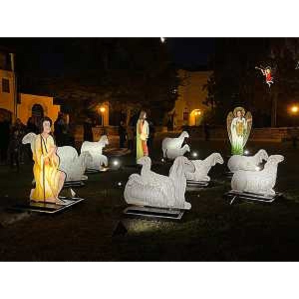 Le nuove figure realizzate per il presepe di mosaico. - Le nuove figure realizzate per il presepe di mosaico.