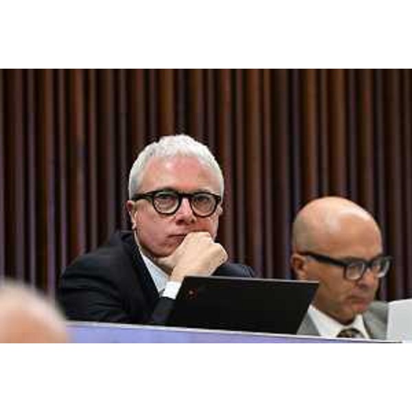 Andrea Cabibbo (in primo piano) e Michele Lobianco sui banchi di Forza Italia in Cr - Andrea Cabibbo (in primo piano) e Michele Lobianco sui banchi di Forza Italia in Cr