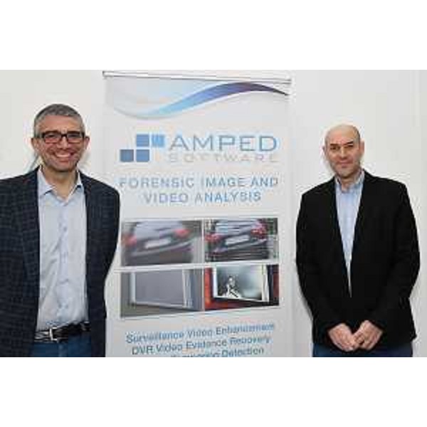 L'assessore regionale alla Sicurezza Pierpaolo Roberti con il fondatore e Ceo di Amped Software Martino Jerian - L'assessore regionale alla Sicurezza Pierpaolo Roberti con il fondatore e Ceo di Amped Software Martino Jerian