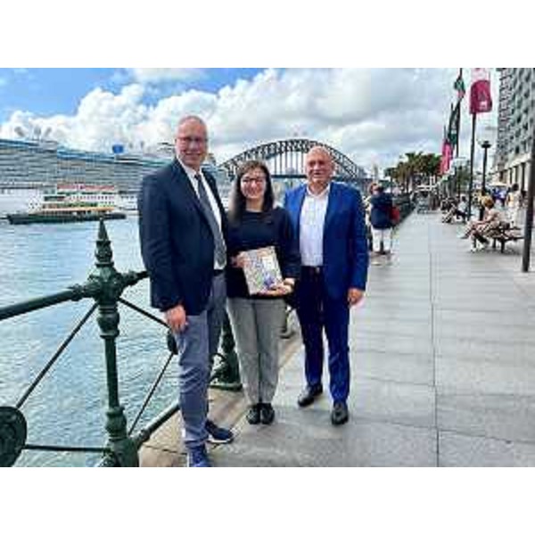 Il presidente del Cr Fvg, Mauro Bordin, con la segretaria generale della Camera di Commercio italo-australiana, Rachele Grassi, e il presidente dell'Ente Friuli nel Mondo, Loris Basso - Il presidente del Cr Fvg, Mauro Bordin, con la segretaria generale della Camera di Commercio italo-australiana, Rachele Grassi, e il presidente dell'Ente Friuli nel Mondo, Loris Basso