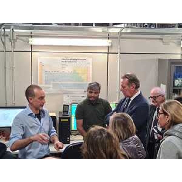 L'assessore Scoccimarro visita la linea di luce XRD1 a Basovizza - L'assessore Scoccimarro visita la linea di luce XRD1 a Basovizza