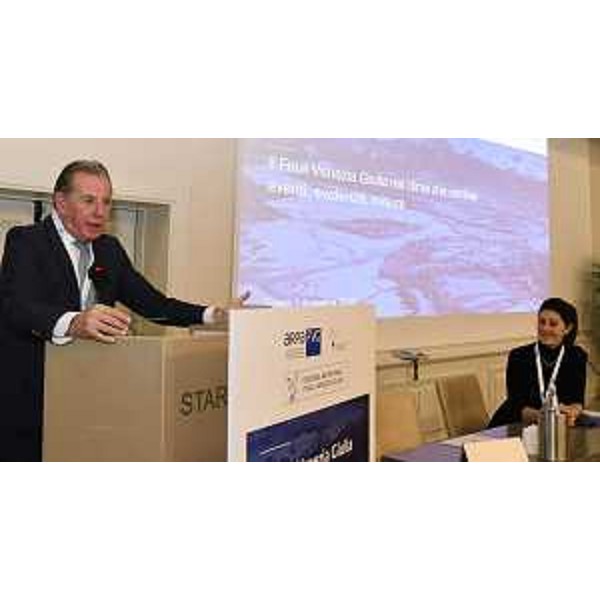 L'intervento dellassessore alla Difesa dellambiente Fabio Scoccimarro. - L'intervento dellassessore alla Difesa dellambiente Fabio Scoccimarro.