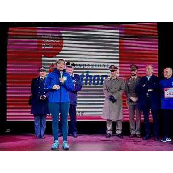 L'assessore regionale Barbara Zilli interviene sul palco di Telethon - L'assessore regionale Barbara Zilli interviene sul palco di Telethon